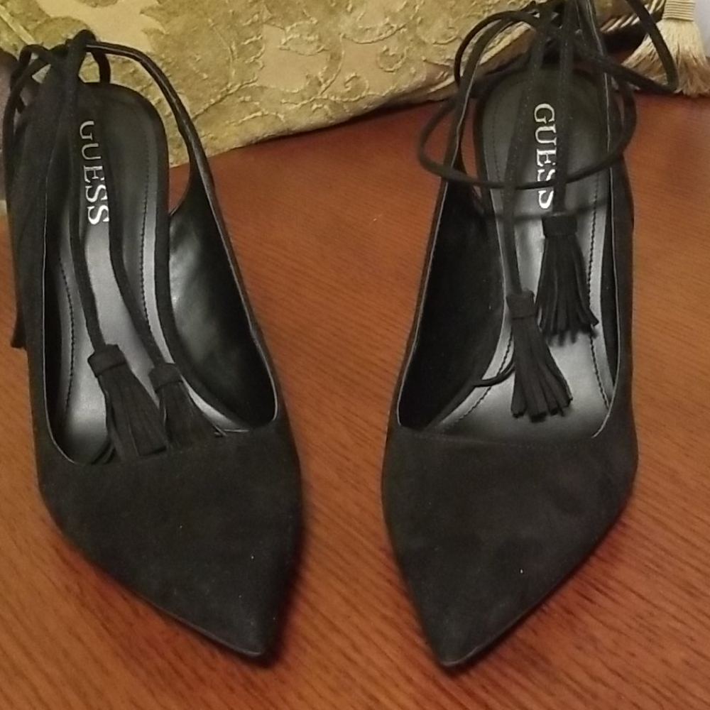 NWOB Guess Brita Pumps